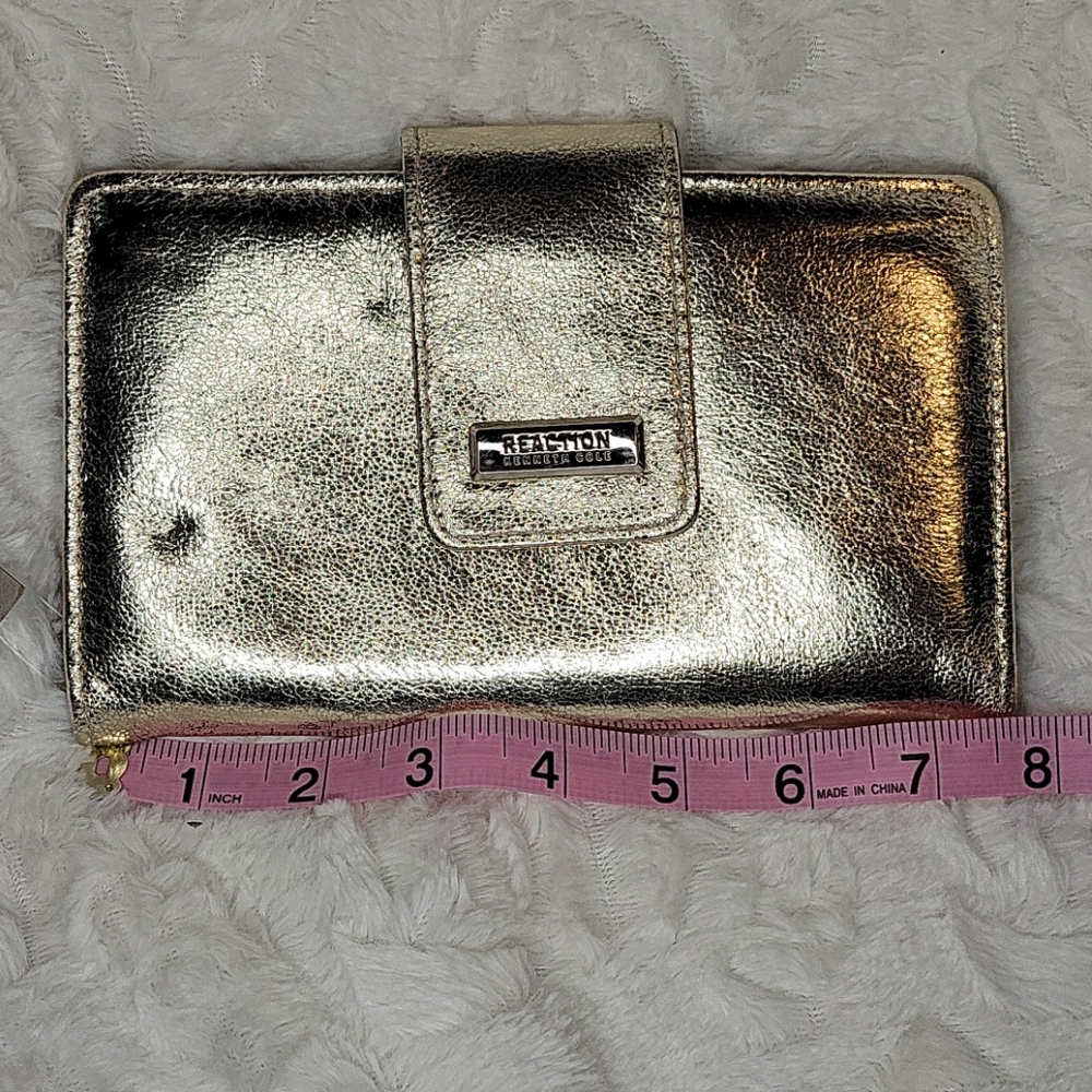 Kenneth Cole Reation Wallet - Picture 2 of 5